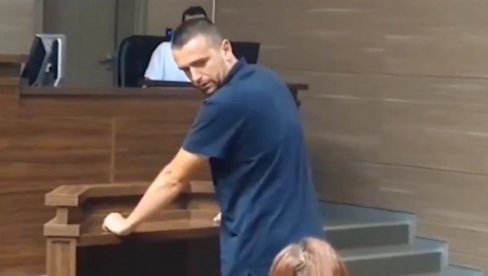 NISAM JA CRNOGORAC! Snimak iz sudnice u Prištini, Risto Jovanović se okrenuo i ponosno Albancima objasnio ko je! (VIDEO)