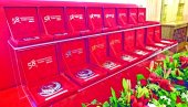 PONOVO BISMO POSTUPILI ISTO: Dobitnici zlatnih plaketa o prestižnim priznanjima naše kuće koja su im uručena