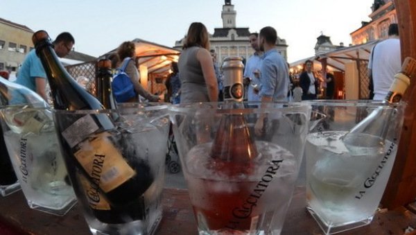 ПУНОЛЕТСТВО ОАЗЕ ХЕДОНИЗМА: У Новом Саду вечерас почиње  Међународни фестивал вина „Интерфест“