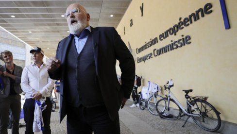 ЕУ: Тимерманс не мора одмах да поднесе оставку на место потпредседника Европске комисије