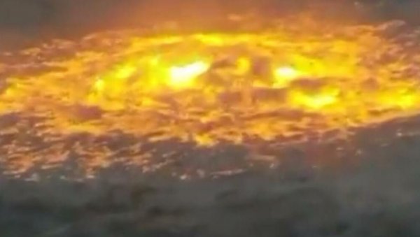 ВАТРЕНО ОКО У ОКЕАНУ: У Мексику горела површина воде - нестварна појава са стварним узроком, ево шта је посреди (ВИДЕО)