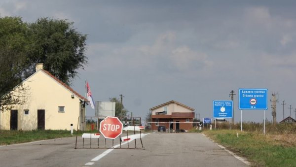 ОТВОРЕН ГРАНИЧНИ ПРЕЛАЗ ЈАША ТОМИЋ: Након годину дана пуштен путнички саобраћај