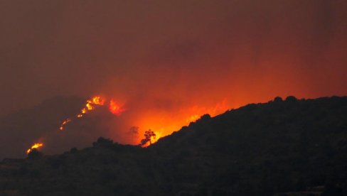 BESNI POŽAR NA KIPRU: Četiri osobe preminule, vatra proždire šumu na ostrvu (FOTO/VIDEO)