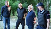 ПЛАЖА НАСУКАЛА МИГРАНТЕ: Спектакуларна акција полиције на подручју Српског Крстура (ФОТО)
