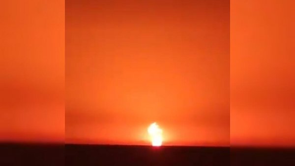 ГОРИ ЈОШ ЈЕДНА НАФТНА ПЛАТФОРМА: Небо Азербејџана црвено од пламена (ВИДЕО)