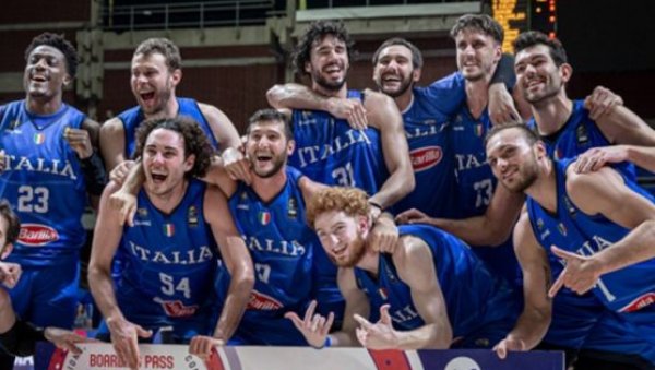 РАЗБИО СРБИЈУ, ПА СТИГАО У ВИРТУС: Италијански кошаркаш постао саиграч Милошу Теодосићу