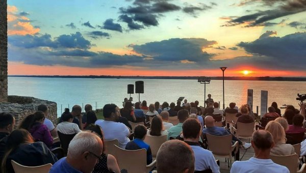 ХУМАНИТАРНО ВЕЧЕ НА РАМСКОЈ ТВРЂАВИ  Помоћ за трогодишњу Милицу Живановић из Сиракова