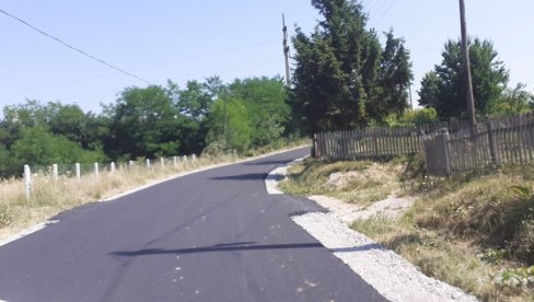 RADOST ZA LIPNIČANE: Urađen novi asfalt u selu