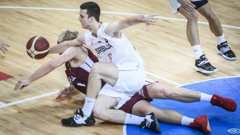 ОРЛИЋИ ГАЗЕ СВЕ ПРЕД СОБОМ: Млади кошаркаши Србије победили Летонију, следи Јапан