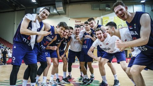BORBA ZA FINALE: Mladi košarkaši Srbije večeras protiv Francuske