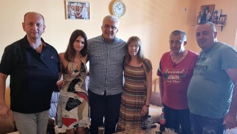 SRBIN ĆE IZDRŽATI: Lideri DF posetili porodicu Rista Jovanovića