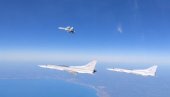 РУСКА АРМИЈА ПОКАЗУЈЕ ЗУБЕ: Лет руских бомбардера и ловаца изнад Црног мора (ВИДЕО)