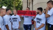 OGNJEN NIJE KRIV ZA TRAGEDIJU Porodica i prijatelji mladića koji je uhapšen nakon tuče u Aleksincu okupili se ispred Višeg suda u Nišu (VIDEO)