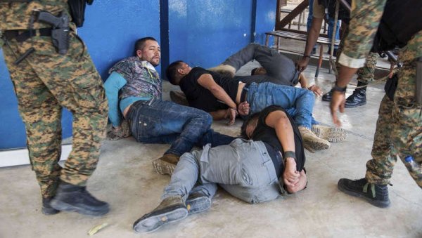 КОМАНДОСИ СТИГЛИ НА ХАИТИ ДА ПРАВЕ ХАОС: Полиција привела Американце и Колумбијце, траје лов за одбеглим плаћеницима (ВИДЕО)