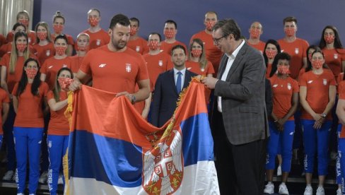 VI STE PONOS SRBIJE, SVIM SRCEM SMO UZ VAS: Vučić predao zastavu olimpijcima, imao posebnu poruku za džudistkinje (FOTO/VIDEO)