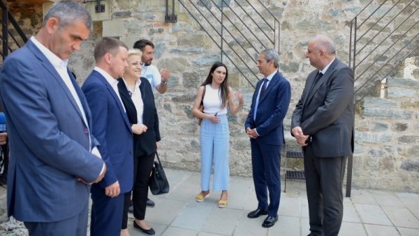 УНАПРЕЂЕЊЕ ТУРИСТИЧКЕ САРАДЊЕ СРБИЈЕ И ТУРСКЕ : Нови амбасадор Хами Аксој обишао Рамску тврђаву