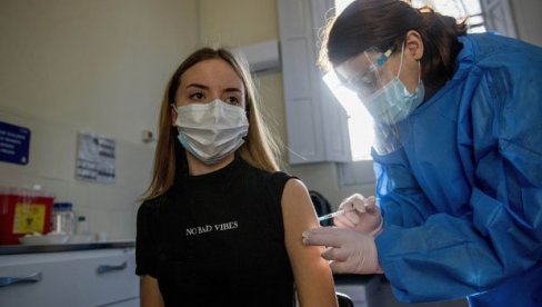 НА РЕДУ ТИНЕЈЏЕРИ: Грчка почиње вакцинацију младих од 15 до 17 година