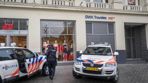 TALAČKA KRIZA U HOLANDIJI: U kafiću zarobljeni ljudi, sumnja se da naoružani otmičar ima bombu
