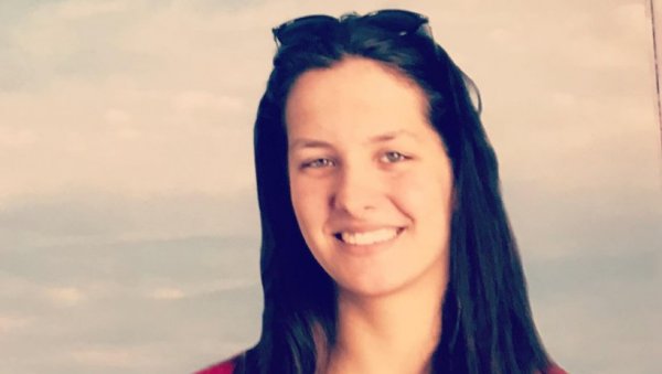 НИНА СТАНИСАВЉЕВИЋ НАПАДА НОВУ МЕДАЉУ: Сјајна пливачица после сребра на 50м леђно, вечерас и у финалу са штафетом