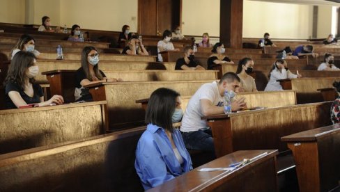 СТУДЕНТИ ЖЕЛЕ ПРЕДАВАЊА УЖИВО: Сенат Универзитета у Београду донео одлуку да настава буде комбинована