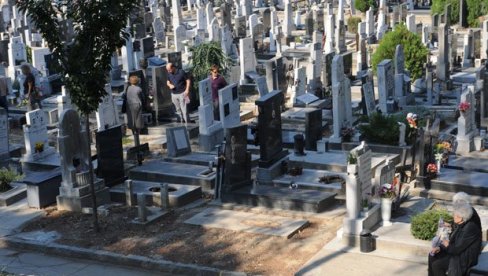 NIKO NE ODRŽAVA ČAK 50.000 GROBOVA: JP Pogrebne usluge ne uklanja dotrajala obeležja bez saglasnosti