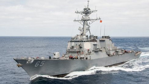 ИГРА ЖИВАЦА НА БЛИСКОМ ИСТОКУ: Хеликоптер иранске морнарице упозорио амерички разарач у Оманском заливу