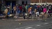 ВОЈСКА ИЗЛАЗИ НА УЛИЦЕ: Хаос у Јужној Африци не јењава