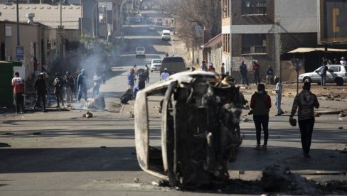 UBIJENA I BEBA: Jezive fotografije iz Južne Afrike - Ratno stanje na ulicama nakon hapšenja bivšeg predsednika (FOTO/VIDEO)