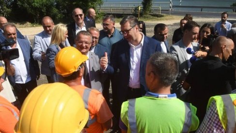 ОВО ЈЕ ЖИЛА КУЦАВИЦА ИСТОЧНЕ СРБИЈЕ: Председник обишао радове на реконструкцији деонице државног пута од Голог Брда до Кладова