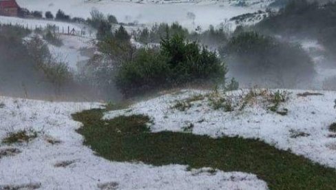 ЗАБЕЛЕЛО СЕ НА ПЕШТЕРУ: Док се цела Србија топи на тропским врућинама, на висоравни као да је пао снег (ФОТО)