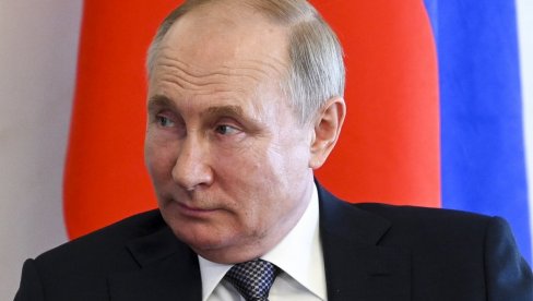 ПУТИНОВ КРАСНОПИС: Руски председник на састанак дошао са говором који је написао – ручно (ФОТО)