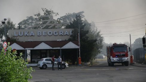 LOKALIZOVAN POŽAR U LUCI BEOGRAD: Vatrogasci se izborili sa vatrenom stihijom (FOTO/VIDEO)