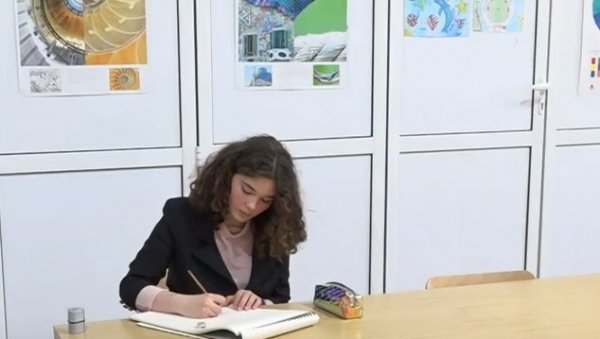 ФРАНКФУРТСКА НЕДЕЉА МОДЕ: Млада српска дизајнерка Тара (14) освојила посебну награду