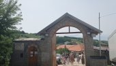 HILJADE VERNIKA U ZOČIŠTU: Manastir svetih Vrača Kozme i Damjana obeležio hramovnu slavu (FOTO)