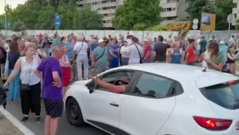 STOTINE GRAĐANA U BLOKU 37: Blokirali Bulevar Milutina Milankovića, traže da se ispune zahtevi (FOTO/VIDEO)