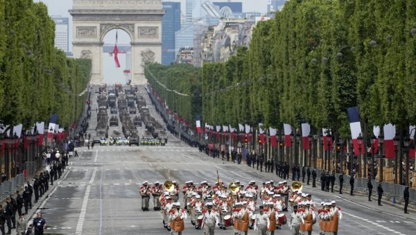 ЈАРАЦ НА ПАРАДИ: Одржана четрнаестојулска смотра у Паризу