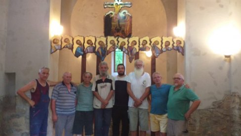 MILIVCI SREĐUJU CRKVU: Delove ikonostasa radili naši poznati slikari