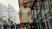 ДАРКО ЛАЗИЋ ПОНОВО ДИВЉАО У АУТУ: Певач без појаса снимао друга који вози са дететом у крилу