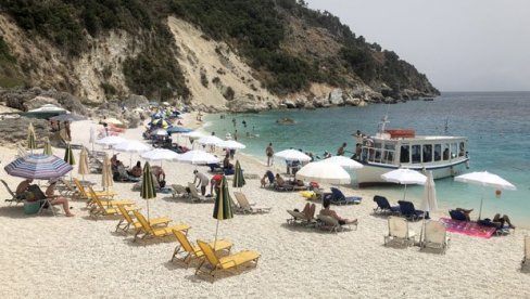 PRESELO IM LETOVANJE U GRČKOJ: Turista u sobi primetio nešto čudno, a kad je video o čemu se radi - odmah je pozvao policiju