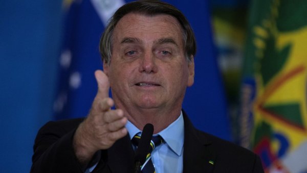 БОЛСОНАРО ЈЕДВА ГОВОРИ: Погоршано здравствено стање бразилског председника, предстоји му операција
