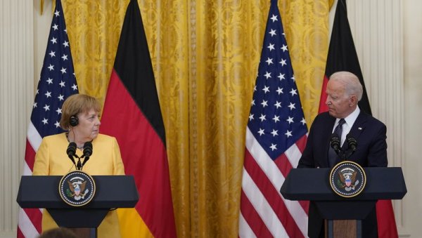 МЕРКЕЛОВА ОДБИЛА БАЈДЕНОВ ПОЗИВ: Немачка канцеларка се одмарала у викендици, амерички лидер одмах звао Џонсона