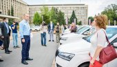 INSPEKCIJI I ZAVODIMA 46 NOVIH VOZILA: Ministar Zlatibor Lončar uručio ključeve