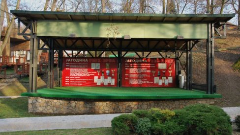 ЦАКАНА НА ЛЕТЊОЈ СЦЕНИ: У суботу од 21 сат