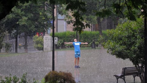 RHMZ IZDAO DVA UPOZORENJA: Očekuju se obilne padavine, ovaj deo Srbije će posebno biti na udaru