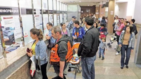 ЗАПОСЛЕНИ ЗАРАДЕ ЗА ПЕНЗИЈЕ: Последњих месеци смањују се буџетске дотације фонду за пензијско осигурање