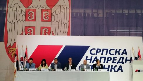 VUČIĆ PORUČIO: SNS će još jače da radi za građane Srbije (FOTO)