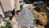 ДАН ПОСЛЕ УРУШАВАЊА ЗГРАДЕ НА ВРАЧАРУ: Репортери Новости на лицу места - почело санирање јаме (ФОТО/ВИДЕО)