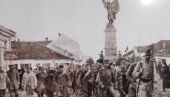NAJSLIKANIJI SIMBOL KRUŠEVCA IZ  ALBUMA: U Kući Simića izloženo više od 150 fotografija Spomenika kosovskim junacima