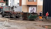 БИЛО ЈЕ ГОРЕ И ОД ПОПЛАВА 2014.! Забринути мештани Модриче санирају штету од поплава (ФОТО)