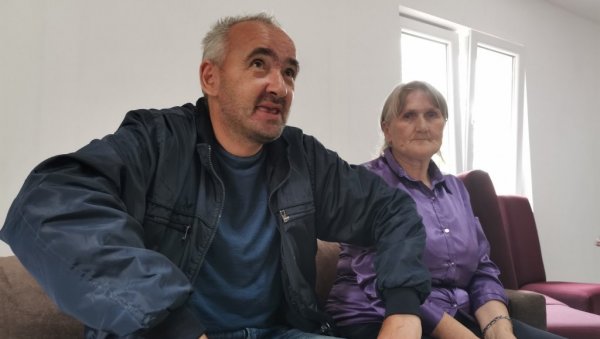 ИЗГРАЂЕНА КУЋА ЗА ТЕШКО БОЛЕСНОГ ХЕРОЈА СА КОШАРА! Сви заплакали на уручењу кључева Мији и мајки Видосави (ФОТО/ВИДЕО)